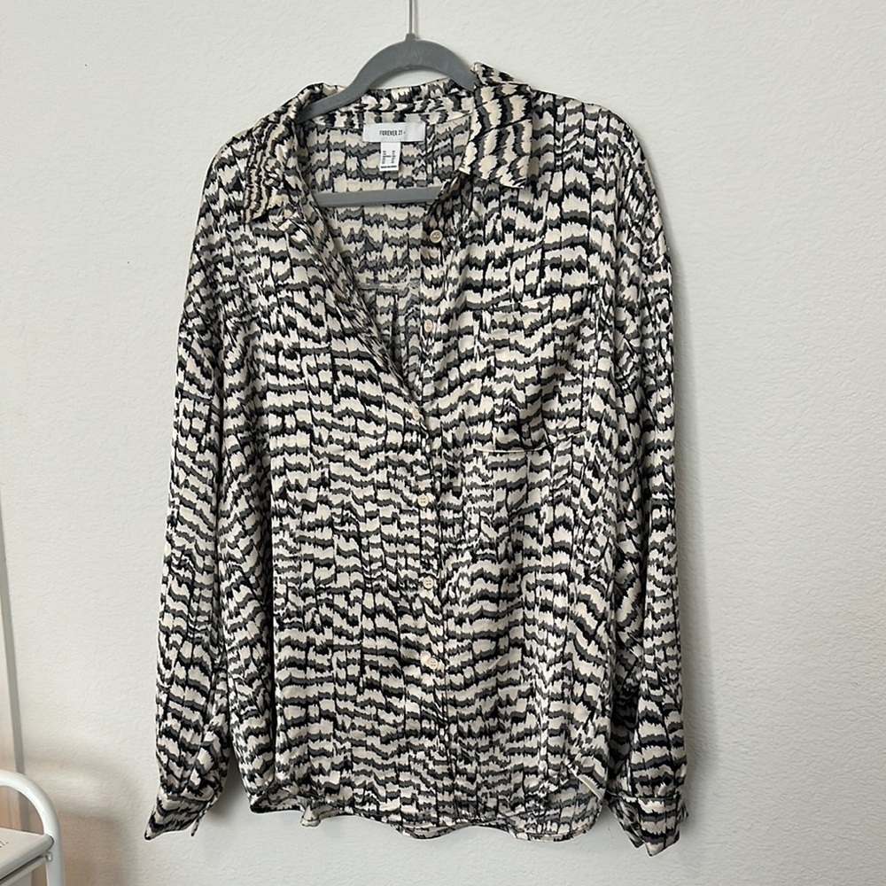Forever 21 Black and White Long Sleeve Button Down Shirt